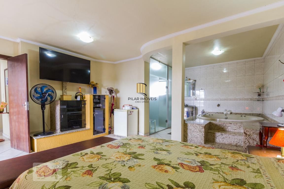 Casa 3 dormitórios no bairro Sarandi