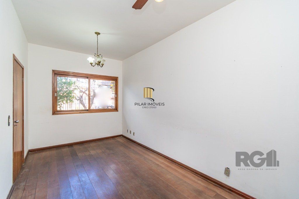 Casa no Sarandi de 2 dormitórios e 2 vagas
