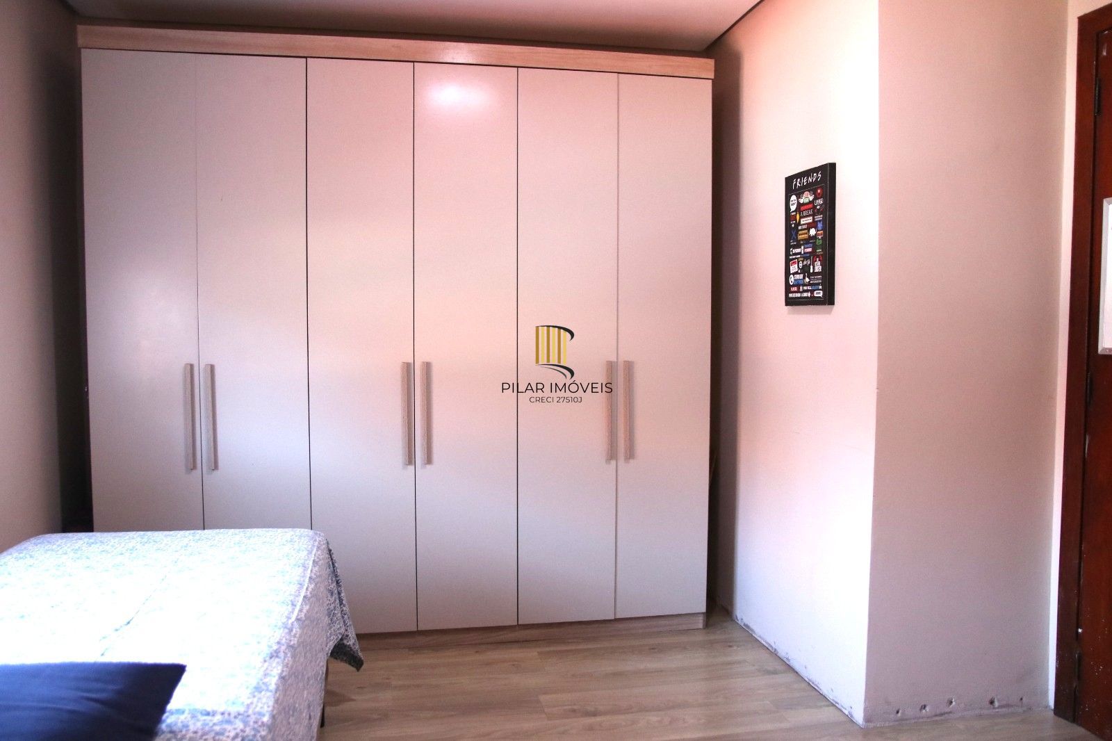 Casa sobrado na Hípica de 2 dormitórios e 2 vagas