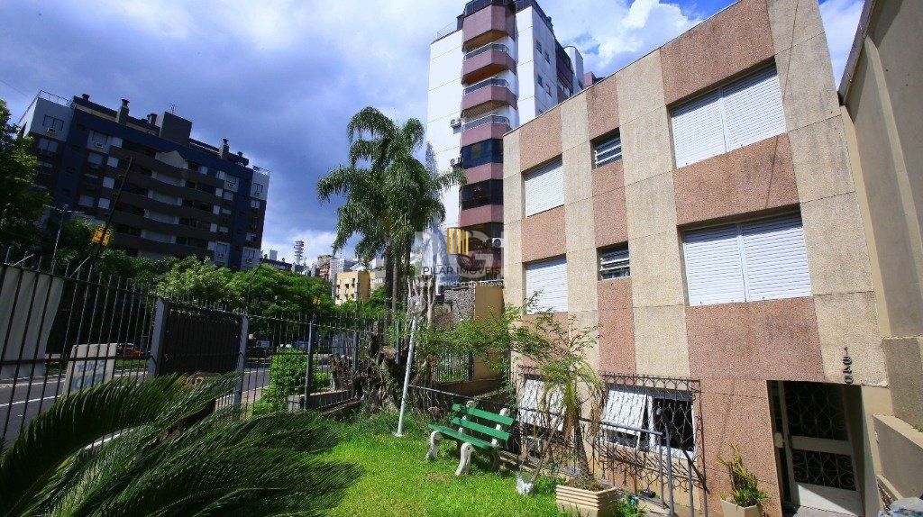 Apartamento no Petrópolis de 2 dormitórios