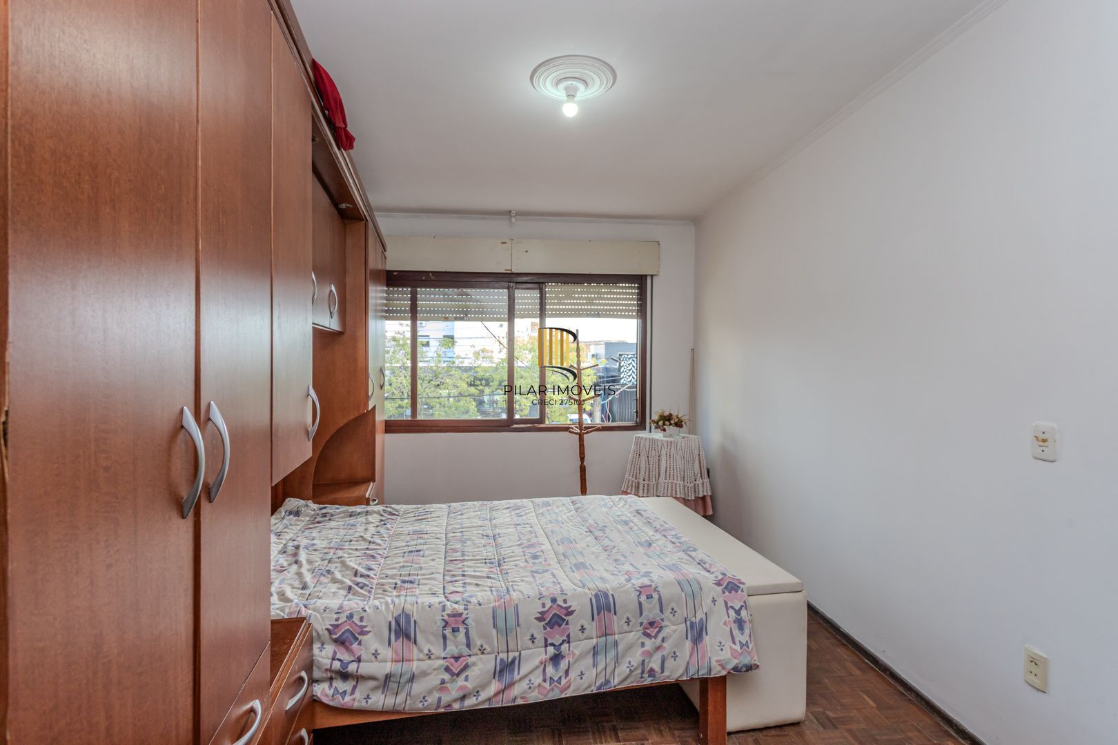 Prédio Residencial no Passo D'areia com 8 dormitórios e 8 vagas