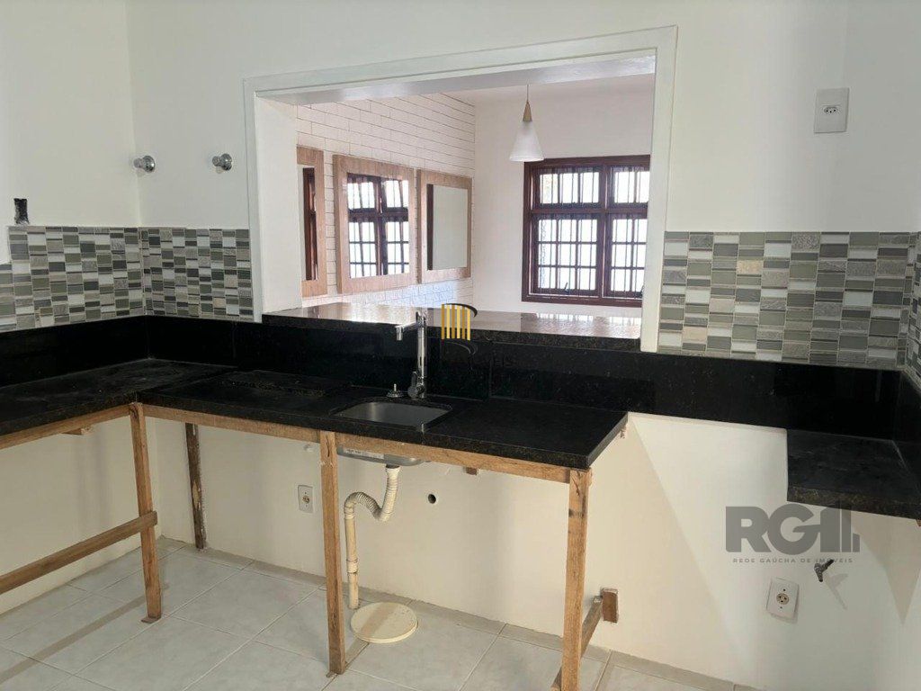 Casa Condominio no bairro Guarujá de 3 dormitórios 1 vaga DESOCUPADA