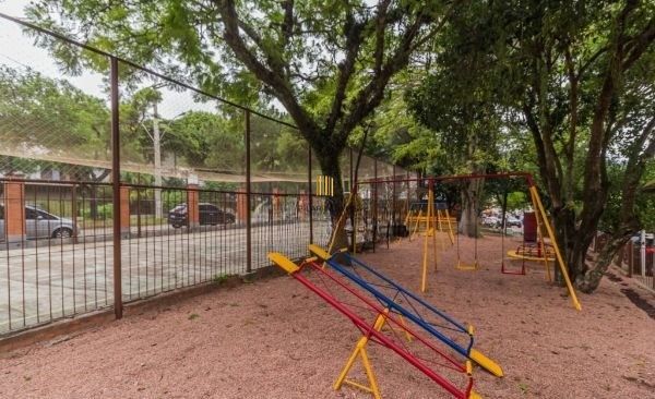 Casa em Condomínio no Jardim Ypu de 2 dormitórios e vaga DESOCUPADA