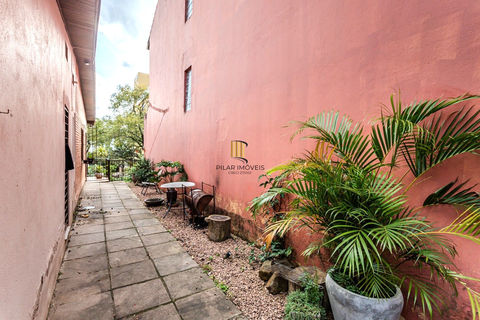 Casa no Jardim Botânico de 2 dormitórios 1 vaga e amplo terreno