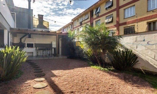 Apartamento no Partenon de 1 dormitório e vaga