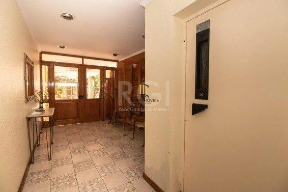 Apartamento de 2 dormitórios, 1 vaga - Petrópolis