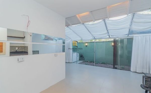 Casa em Condomínio em Ipanema de 3 dormitórios e 2 vagas