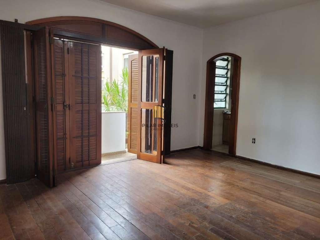 Casa 5 dormitórios no bairro Petrópolis