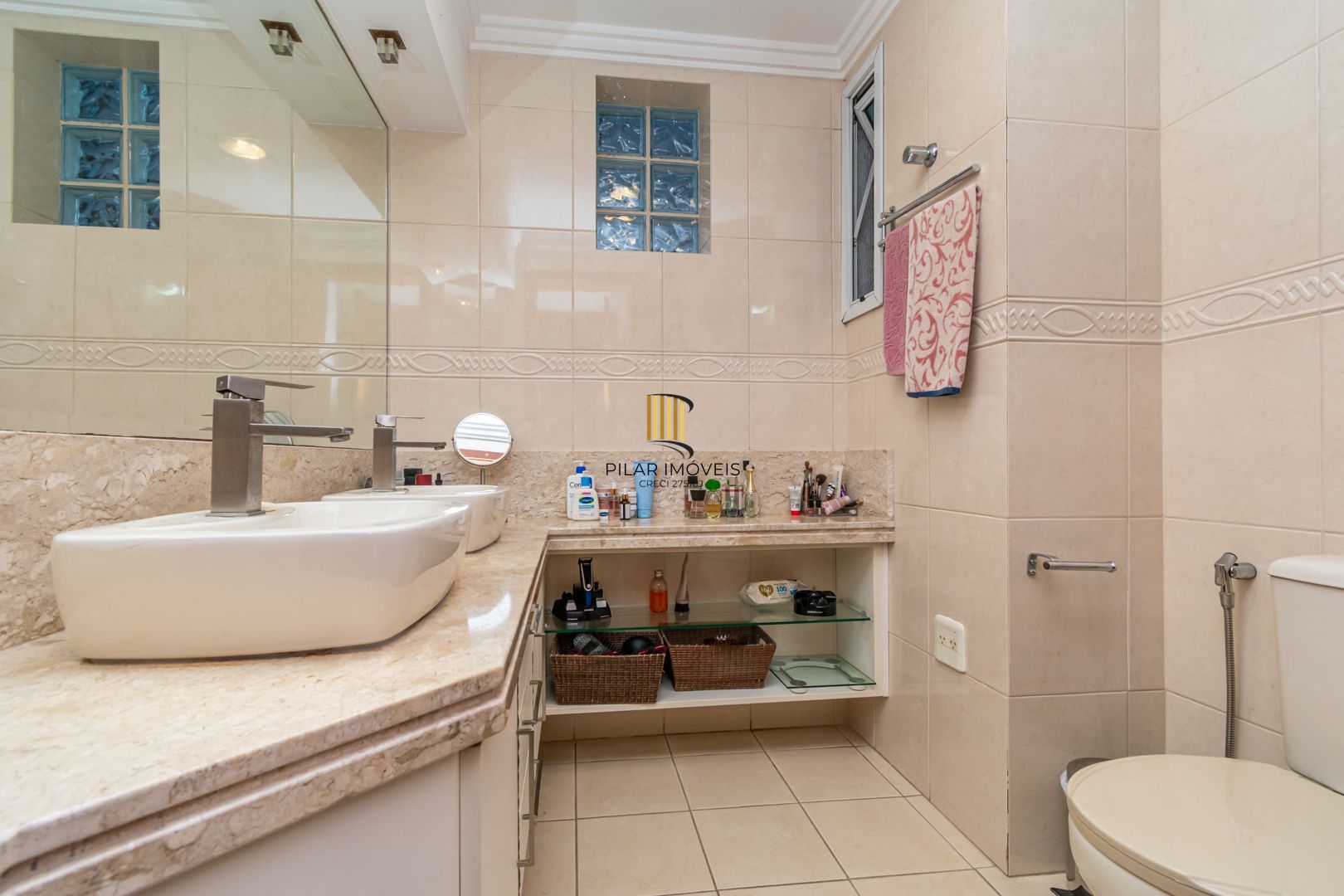 Apartamento no bairro Higienópolis de 3 dormitórios e 2 vagas