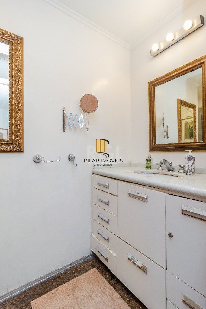 Apartamento para Venda - 138m², 3 dormitórios, sendo 1 suites, 1 vaga - Petrópolis