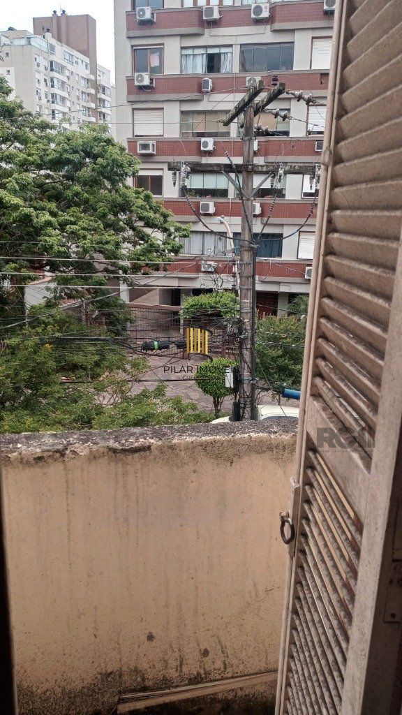 Sobrado no bairro Petrópolis com 4 dormitórios e amplo pátio