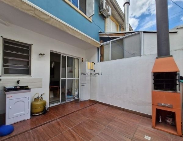 Casa em Condomínio no Humaitá de 2 dormitórios vaga e infra