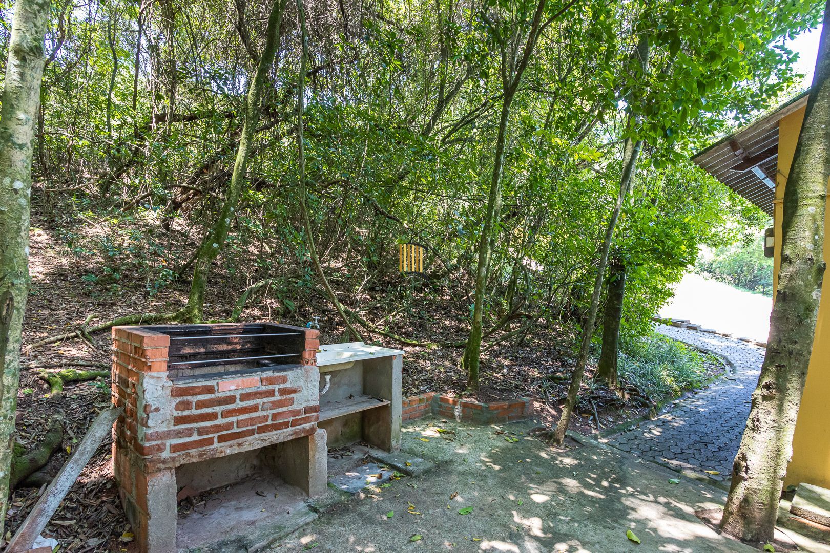 Apartamento diferenciado no bairro Nonoai de 3 dormitórios  2 vagas e infra