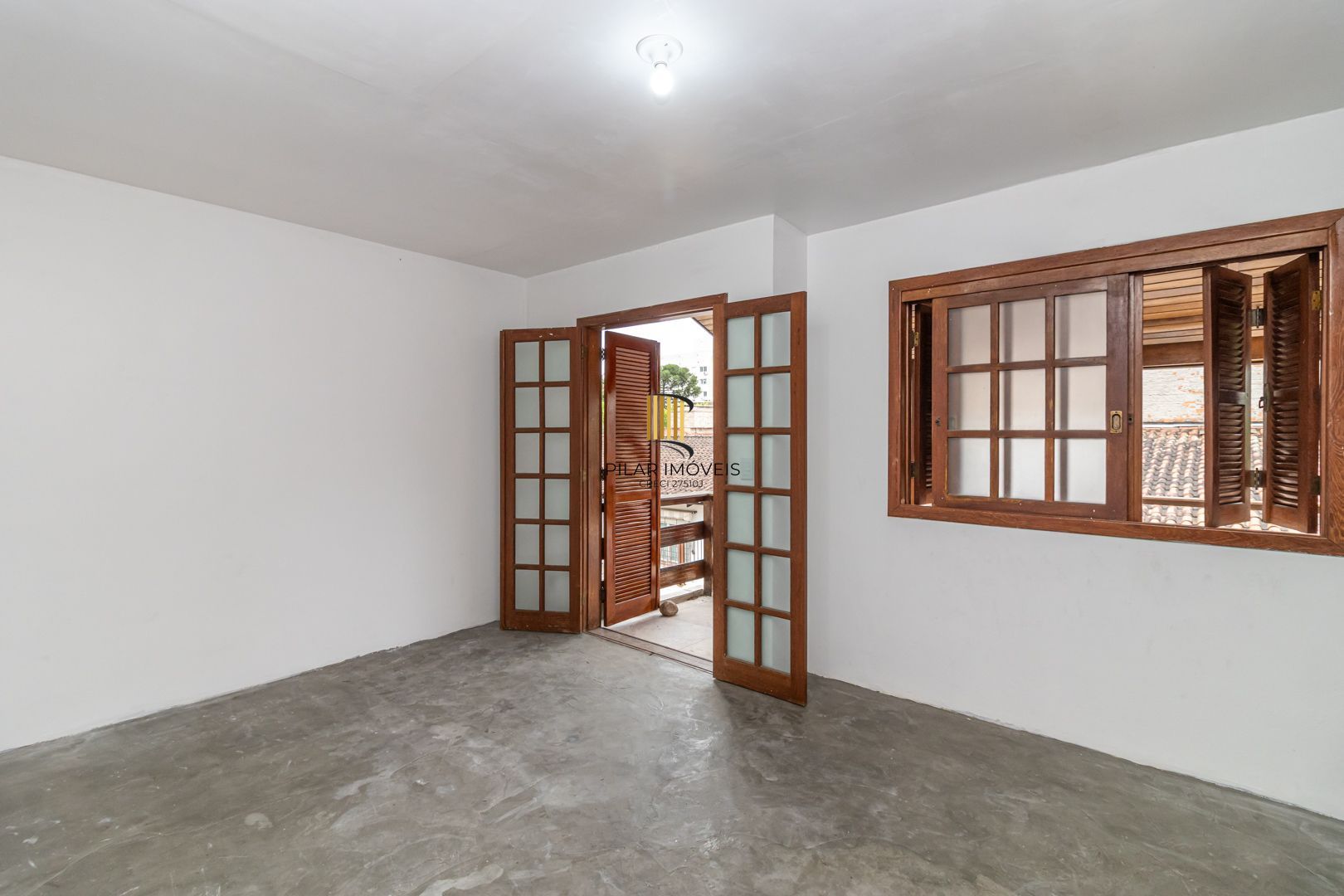 Casa no bairro Sarandi com 4 dormitórios e 4 vagas
