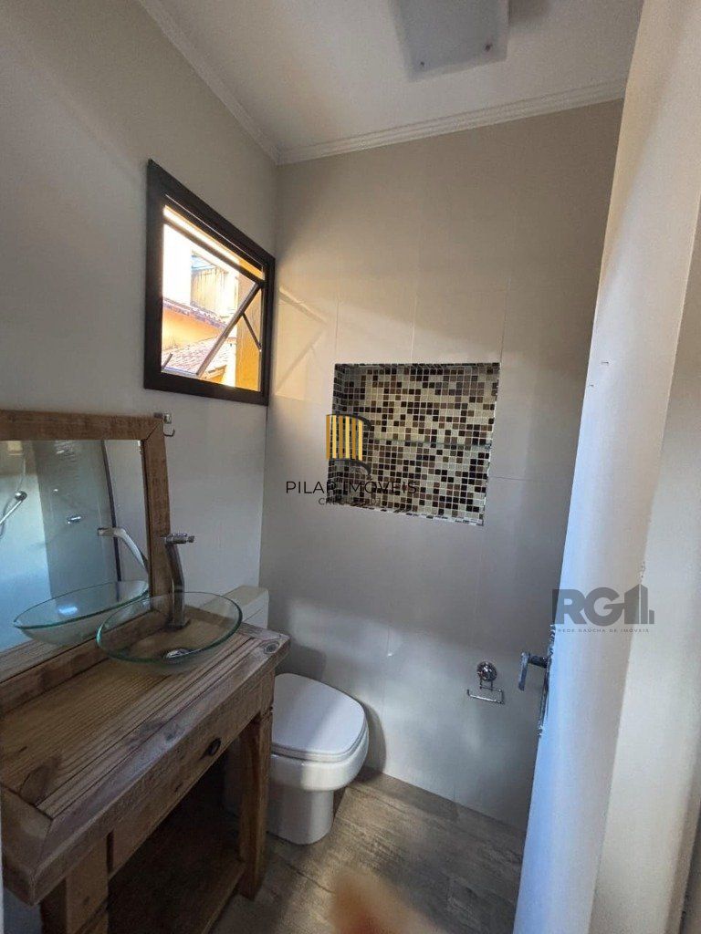 Casa de 3 dormitórios e 2 vagas - Medianeira