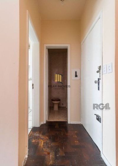 Apartamento de 2 dormitórios dependência e vaga