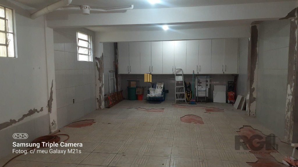 Casa 4 Dormitório(s) Bairro Nonoai