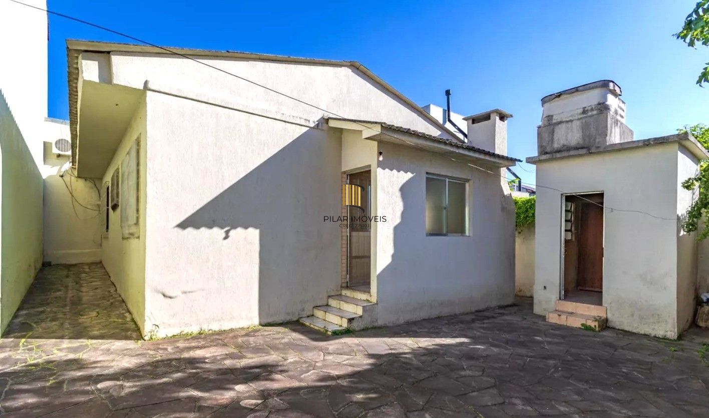Casa no bairro Jardim Sabará de 4 dormitórios e 3 vagas DESOCUPADA