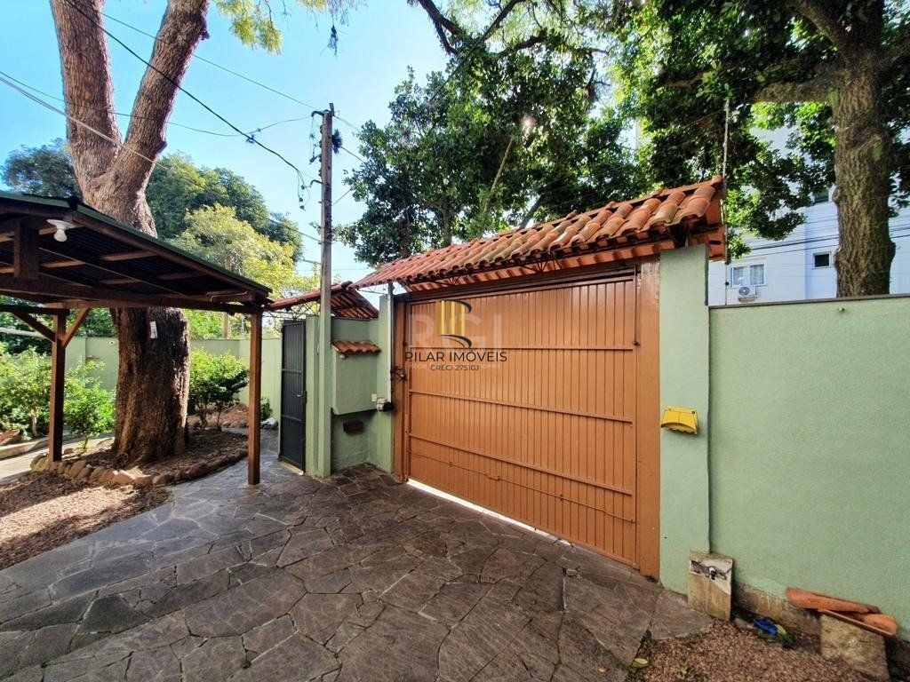 Casa para Venda - 250m², 4 dormitórios, sendo 1 suites, 4 vagas - Centro