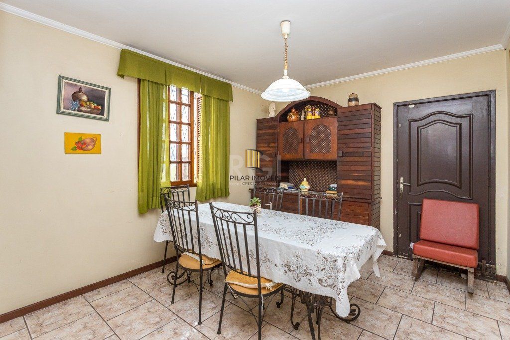 Casa sobrado no Jardim Botânico de 5 dormitórios e 2 vagas