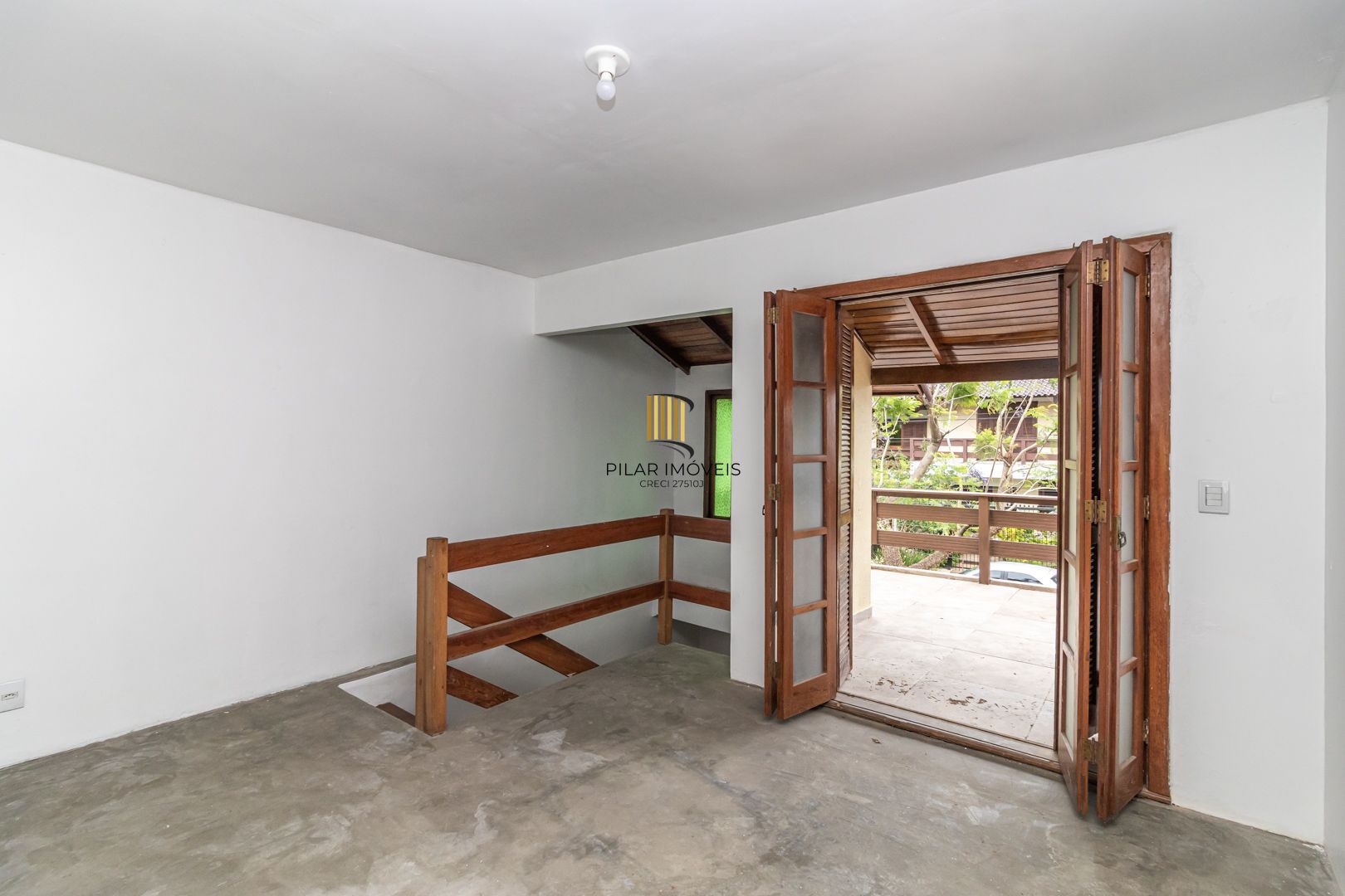 Casa no bairro Sarandi com 4 dormitórios e 4 vagas