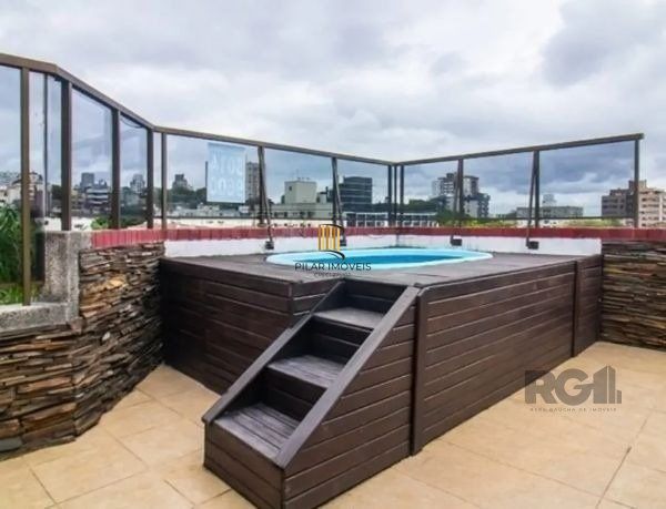 Cobertura no bairro Petrópolis de 2 dormitórios 2 vagas e piscina
