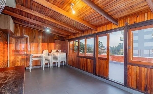 Apartamento de 4 dormitórios e vaga no Jardim do Salso