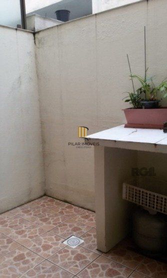 Casa em condomínio no Partenon de 3 dormitórios e vaga