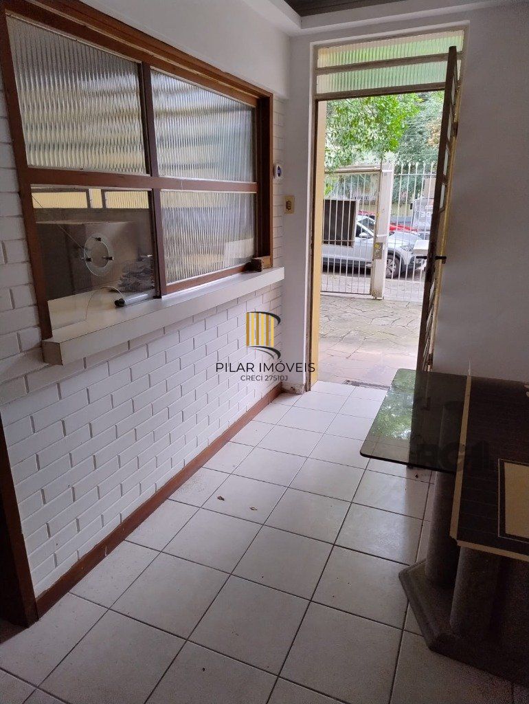 CASA MISTA COMERCIAL NO TÉRREO E RESIDENCIAL EM CIMA