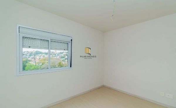 Apartamento semi novo na Medianeira de 2 dormitórios e 2 vagas