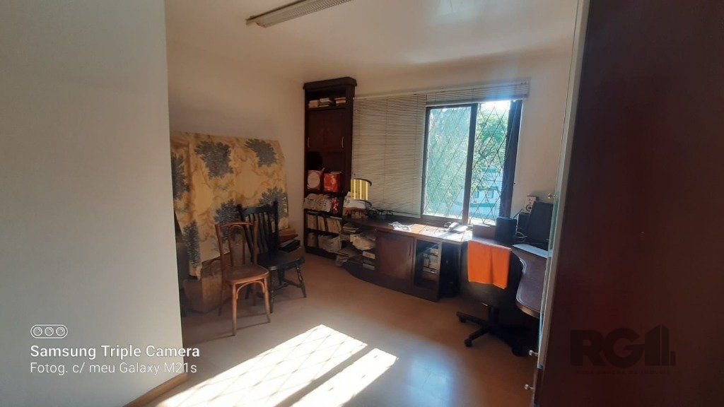 Casa 4 Dormitório(s) Bairro Nonoai