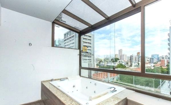 Cobertura duplex no bairro Auxiliadora de 2 dormitórios  2 vagas e terraço