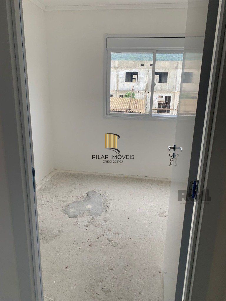 Sobrado novo com aproximadamente 88m² no bairro Vila Nova.