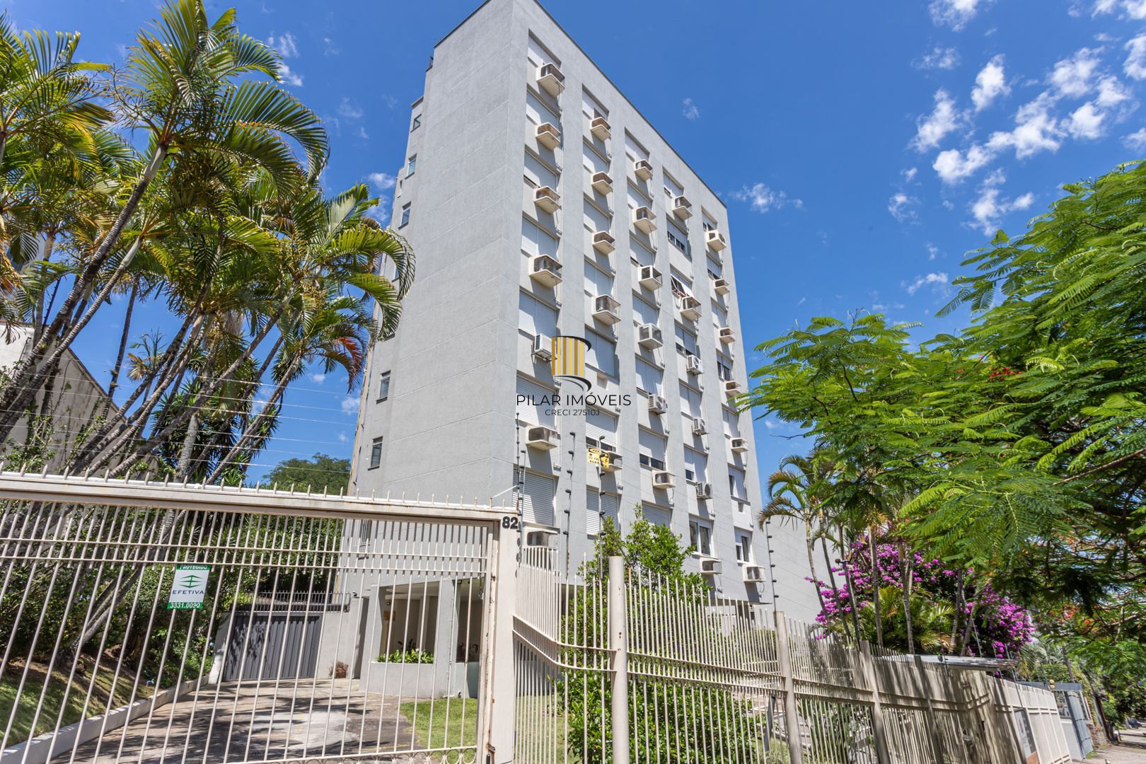 Apartamento no Petrópolis de 2 dormitórios dependência e vaga desocupado