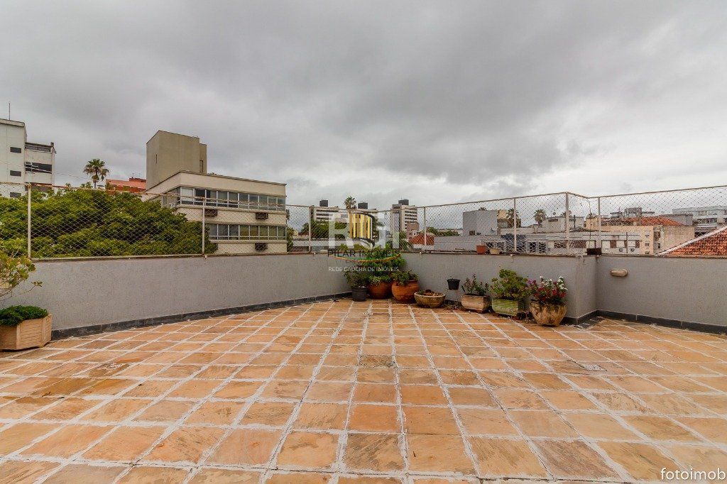 Cobertura para Venda - 248.34m², 3 dormitórios, sendo 1 suites, 3 vagas - Petrópolis