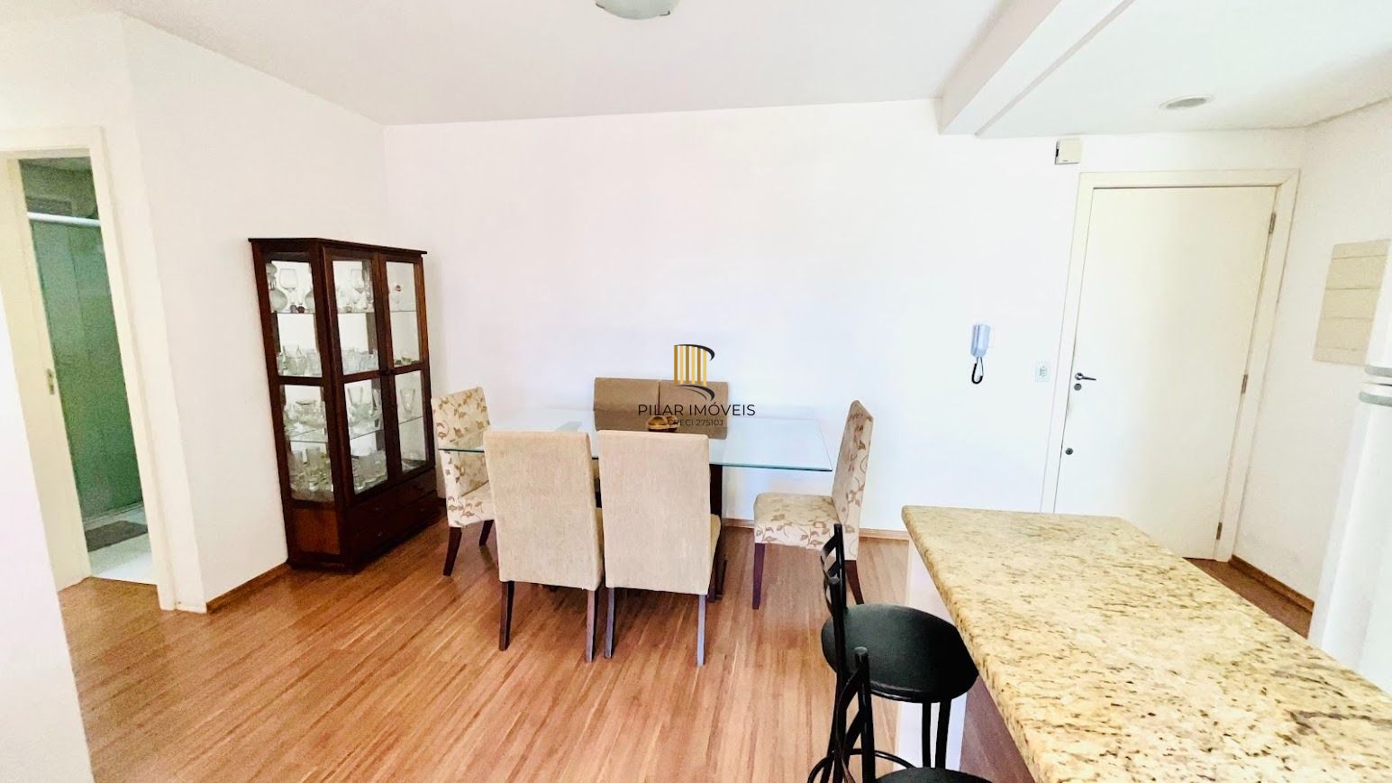 Apartamento no Condomínio Park Plaza de 2 dormitórios e vaga