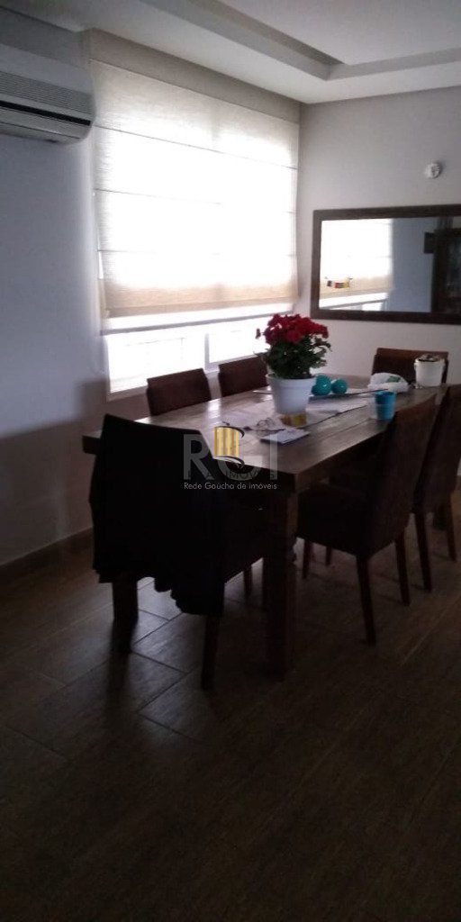 Casa para Venda - 254m², 3 dormitórios, 2 vagas - Sarandi