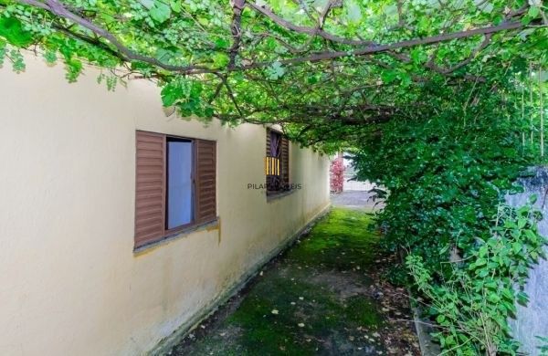 Casa / Terreno com 3 casas de alvenaria no bairro Morro Santana