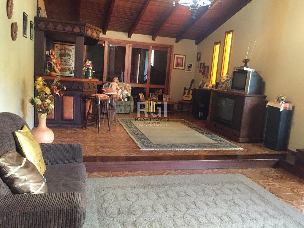Casa para Venda - 340m², 4 dormitórios, sendo 2 suites, 3 vagas - Jardim Lindóia