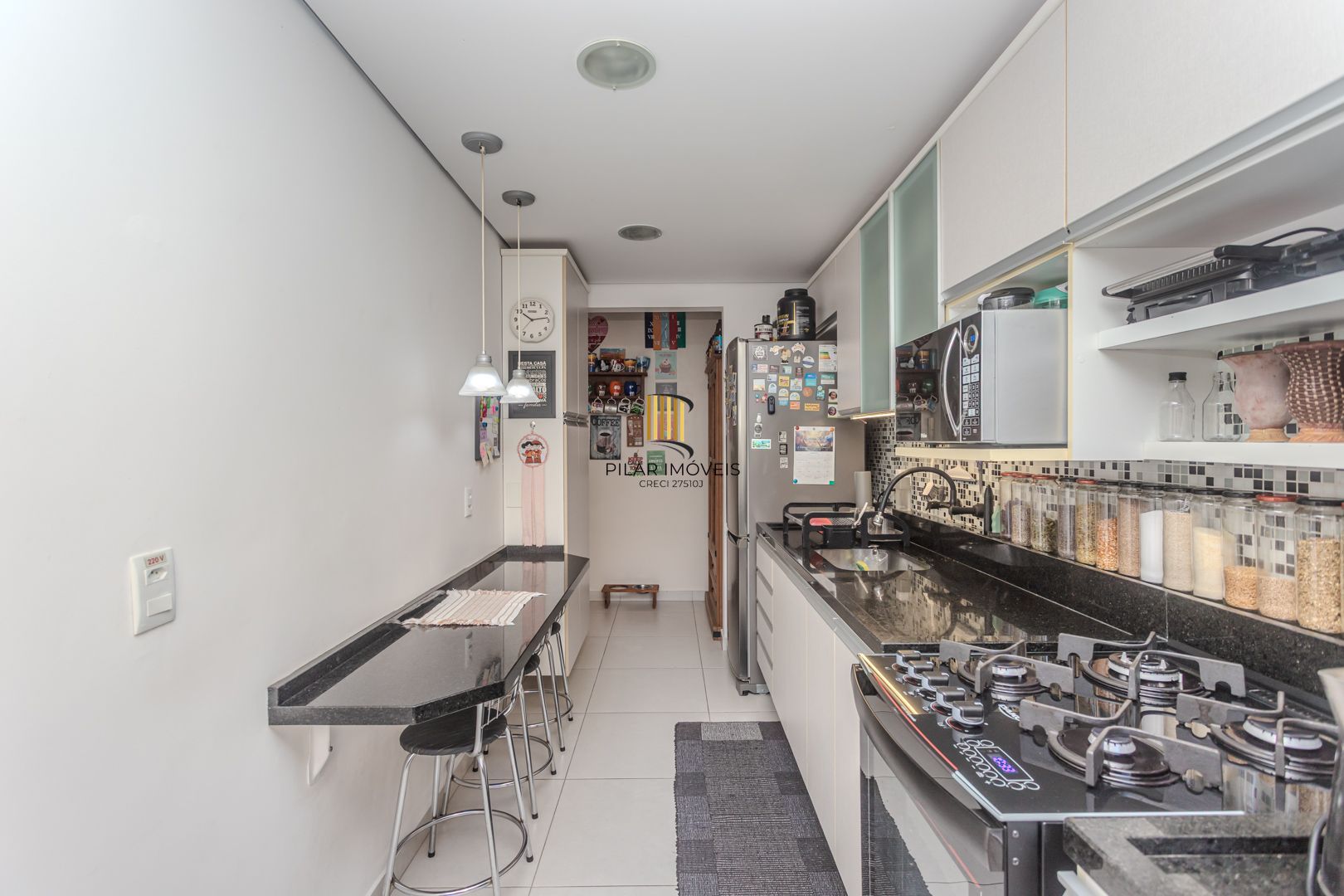 Apartamento diferenciado no bairro Nonoai de 3 dormitórios  2 vagas e infra