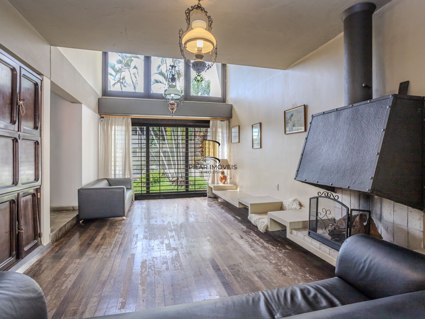 Casa sobrado no Menino Deus de 3 dormitórios e 3 vagas