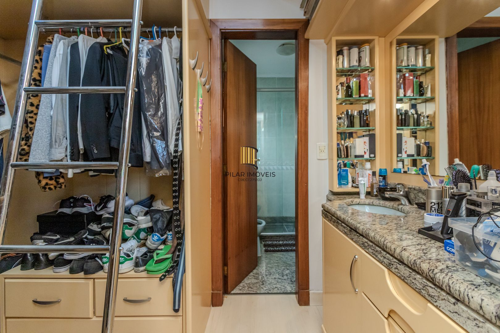 Casa de Condomínio 5 dormitórios no bairro Três Figueiras