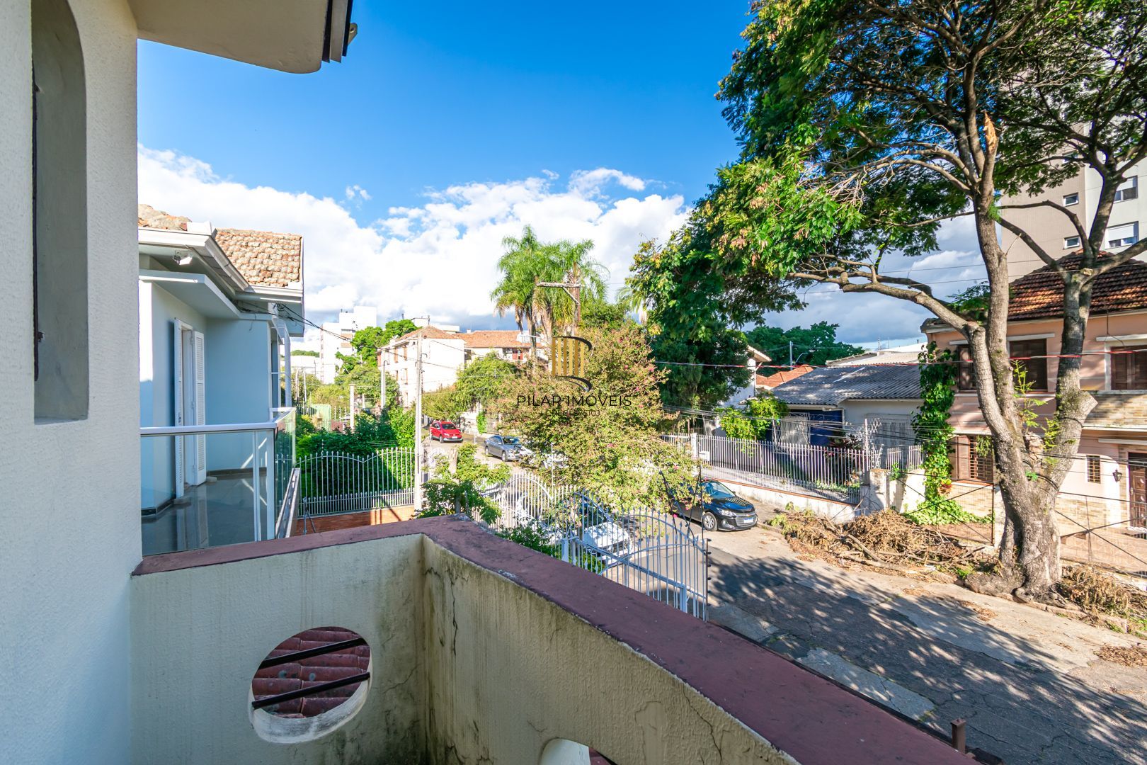 Casa 3 dormitórios no bairro Azenha