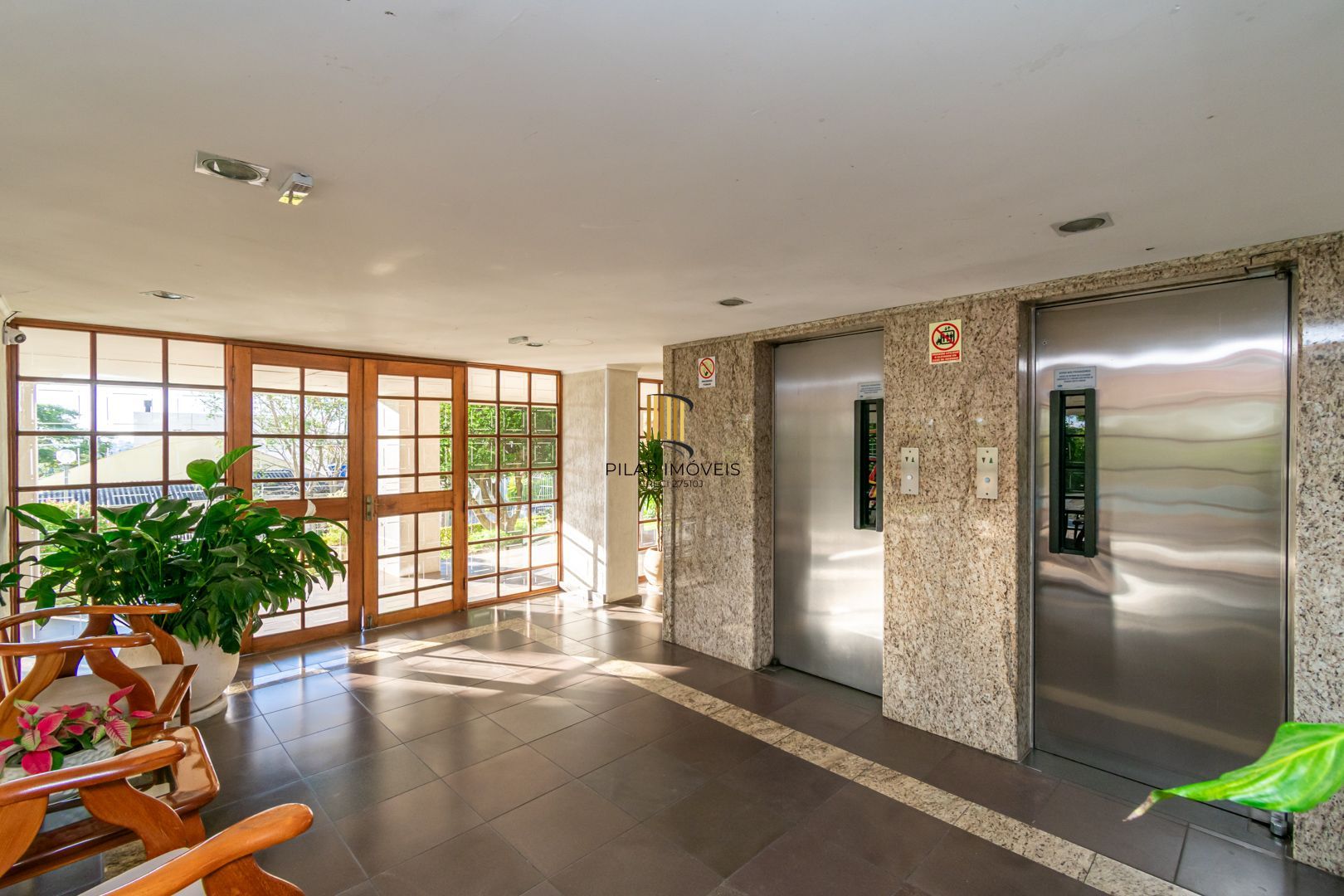 OCASIÃO 3 dormitórios, suíte e vaga, 106m² privativos, por R$ 400 mil