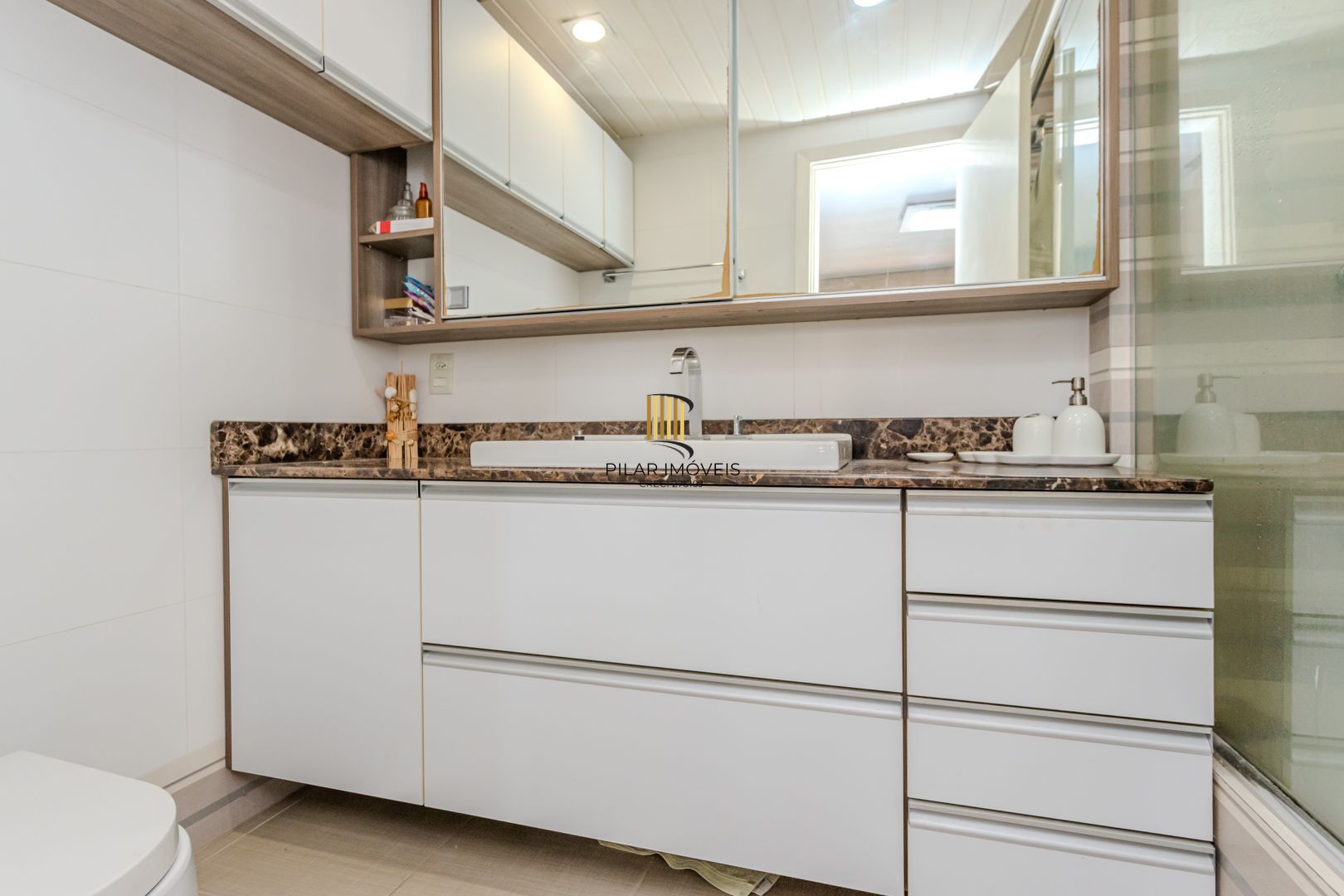 Apartamento no bairro Menino Deus de 4 dormitórios e vaga