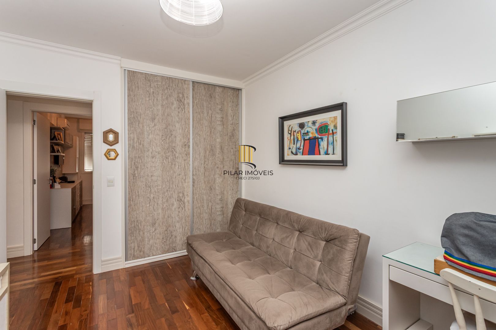 3 DORMITÓRIOS SEMI MOBILIADO NA CORTE REAL C/ELEVADOR E VAGA DE GARAGEM ESCRITURADA