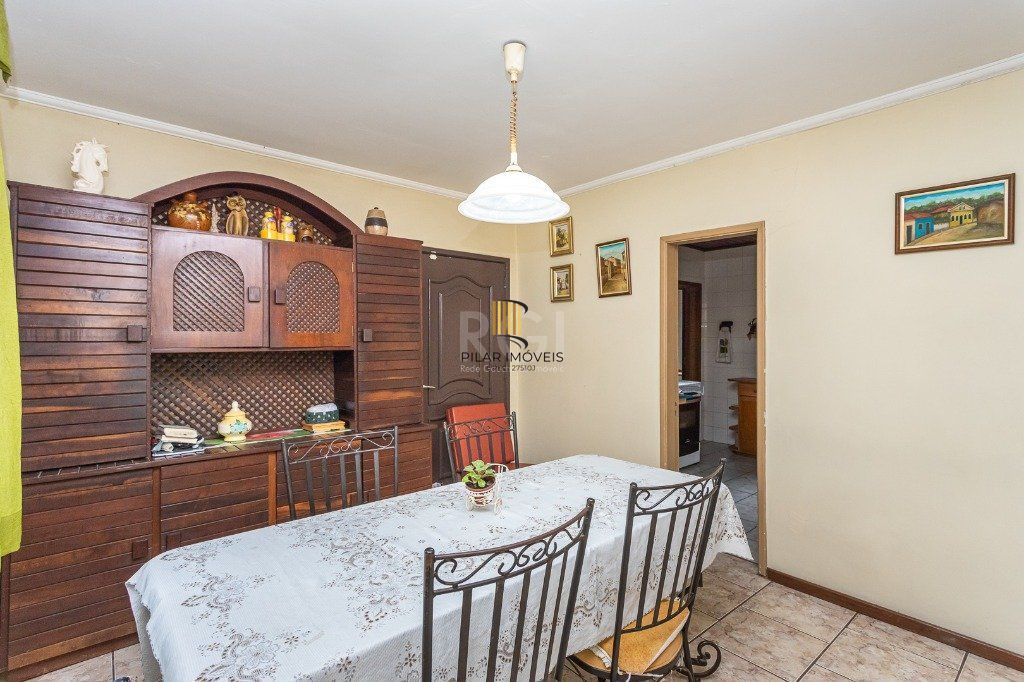 Casa sobrado no Jardim Botânico de 5 dormitórios e 2 vagas