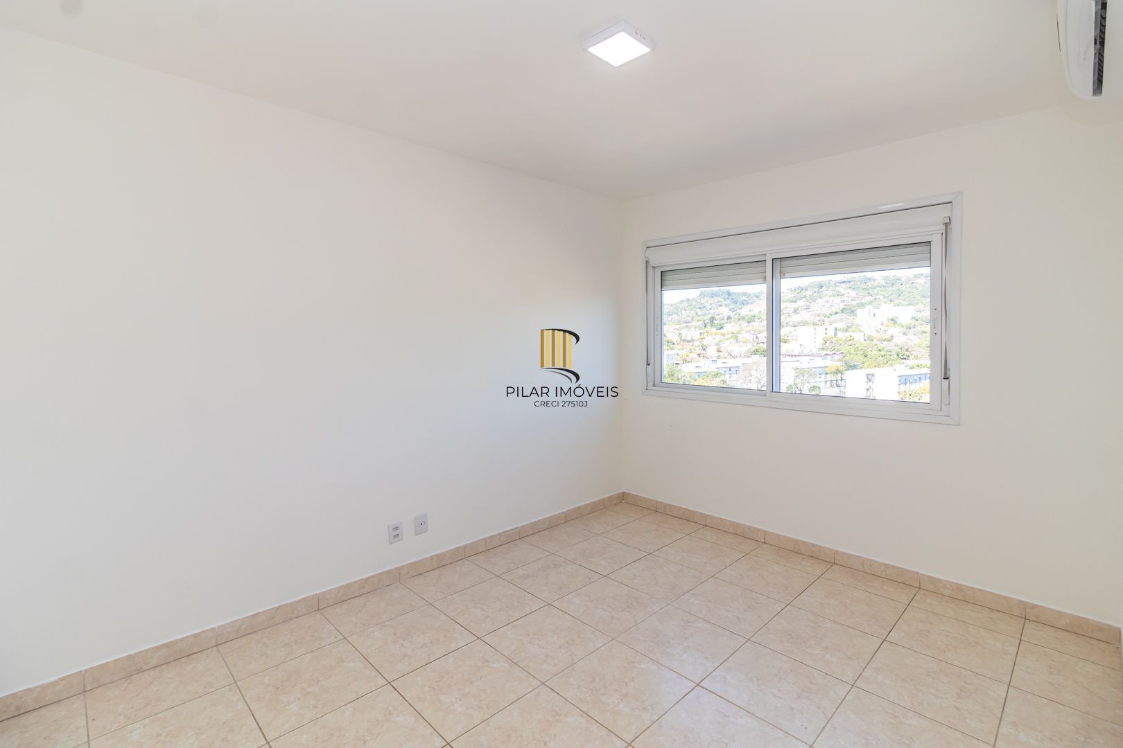 Apartamento no bairro Teresópolis de 2 dormitórios vaga e infra