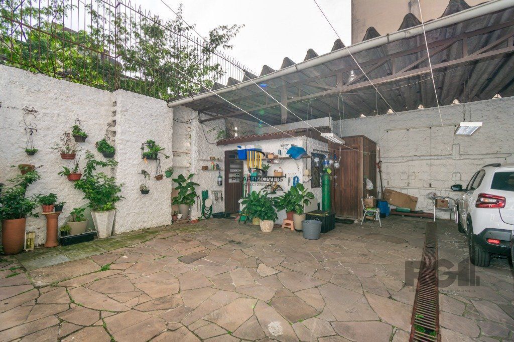 Sobrado de 4 dormitórios no Moinhos de Vento