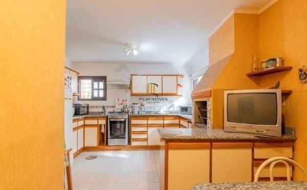 Casa sobrado no Petrópolis com 7 dormitórios e 4 vagas